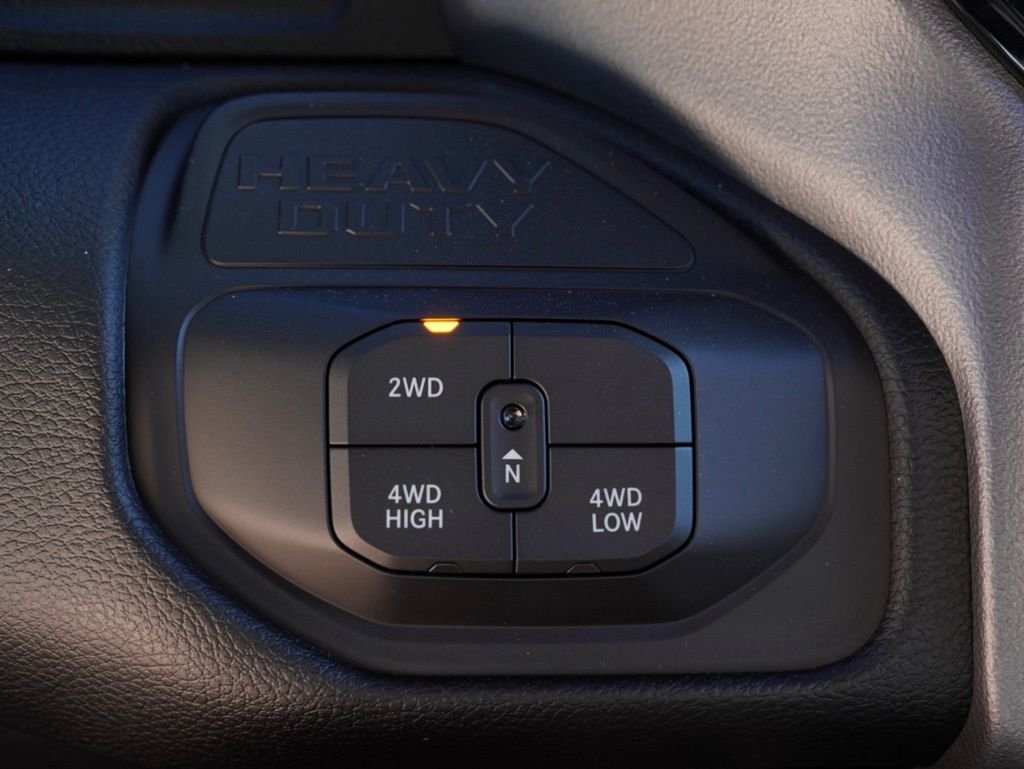 New 2026 Diamond Black Crystal Pearl-Coat Exterior Paint RAM Big Horn Night Edition image 18