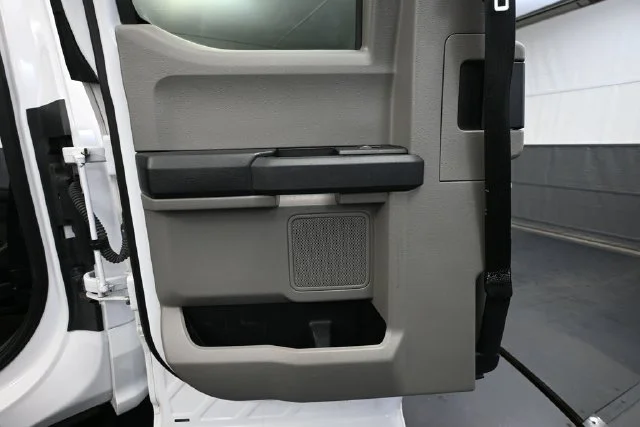 Used 2019 White Ford XL image 26