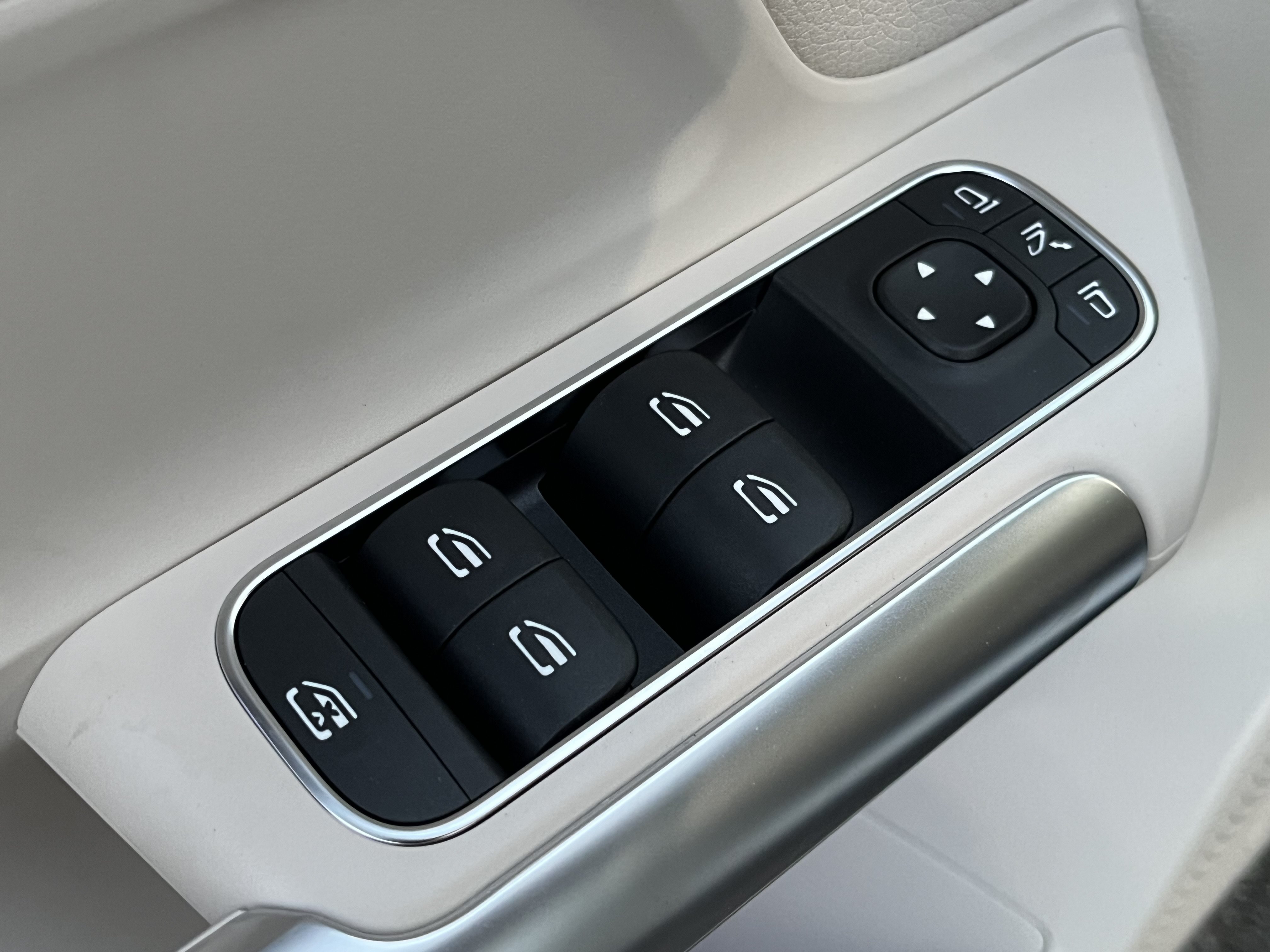 New 2026 Polar White Mercedes-Benz GLA 250 image 15