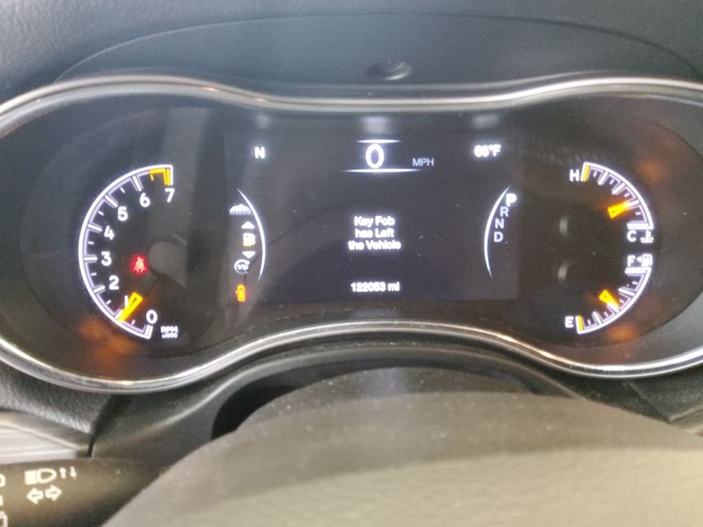 Used 2020 White Jeep Laredo image 10