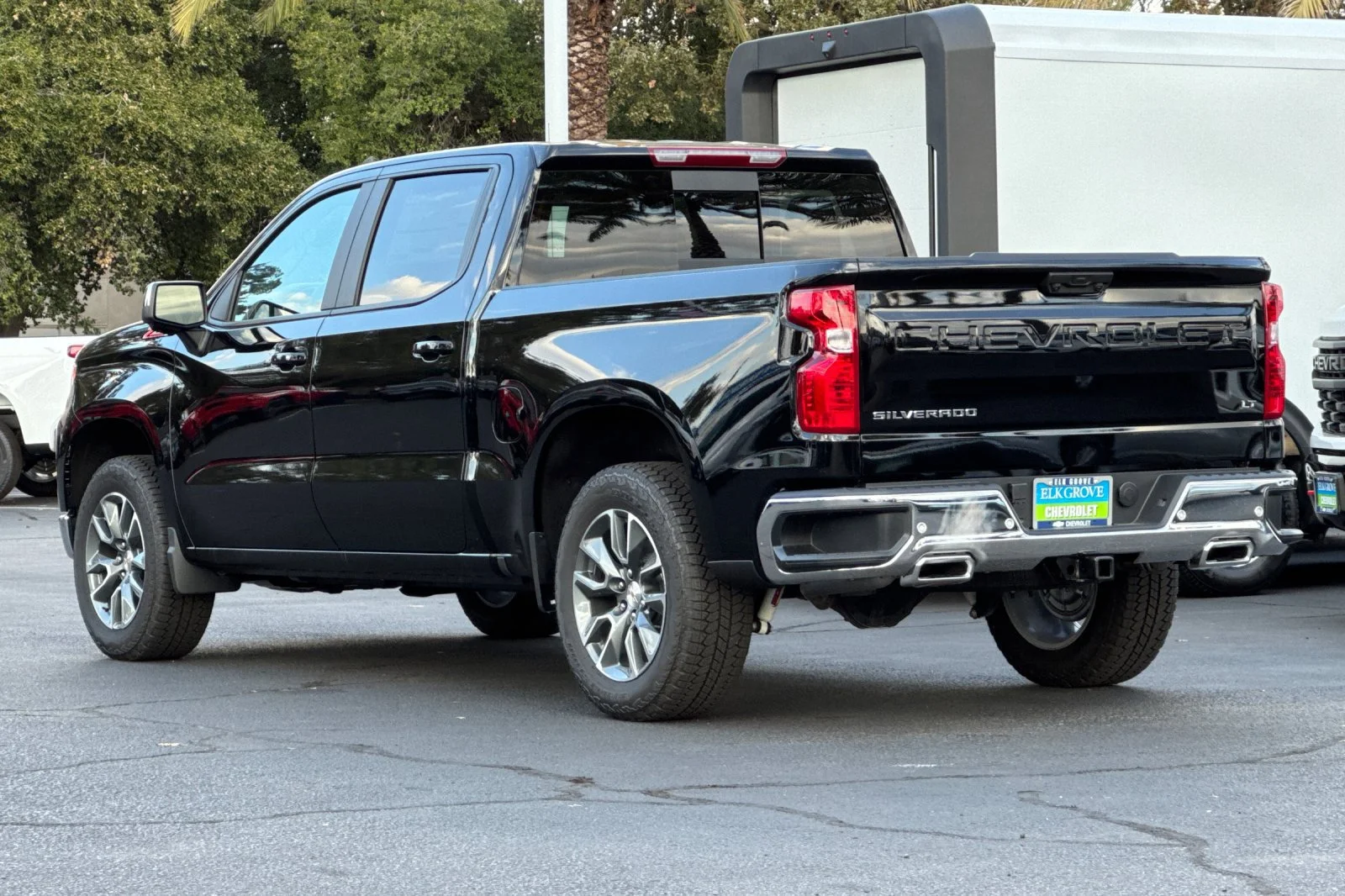 2026 Chevrolet Silverado 1500 LT view 5