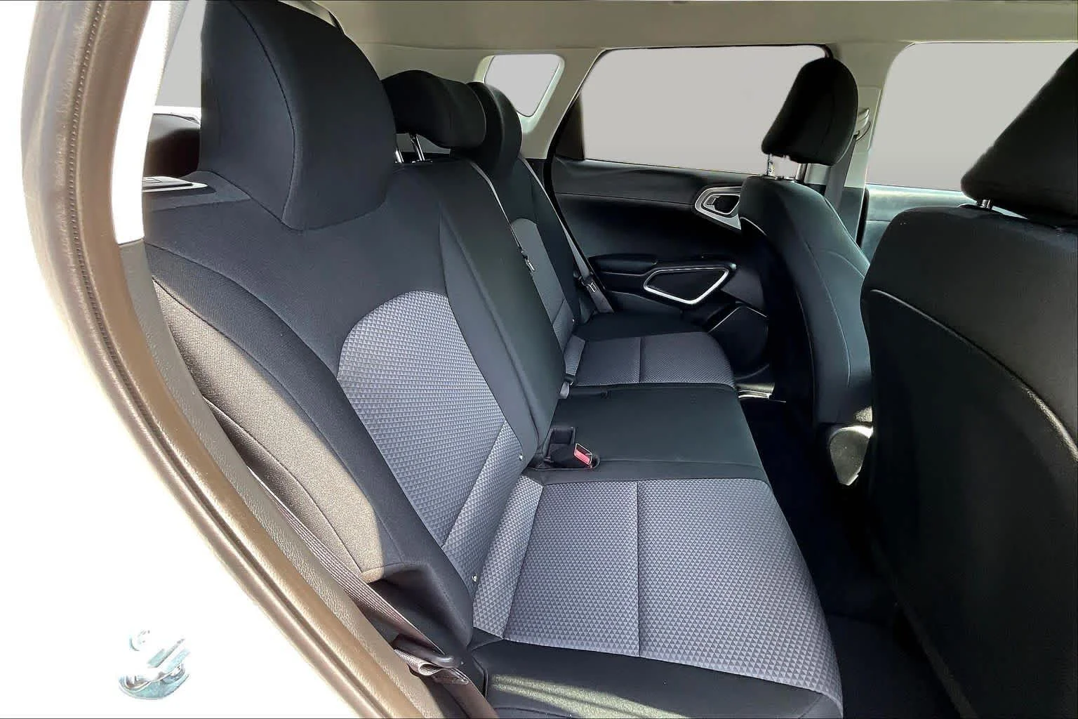 Used 2025 Snow White Pearl Kia LX image 20