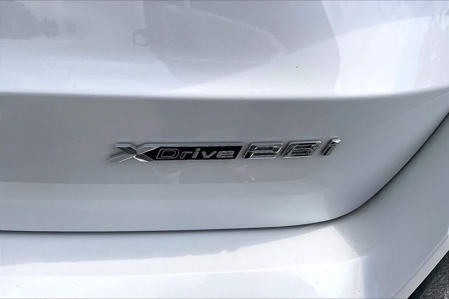 Used 2023 Mineral White Metallic BMW xDrive28i image 9