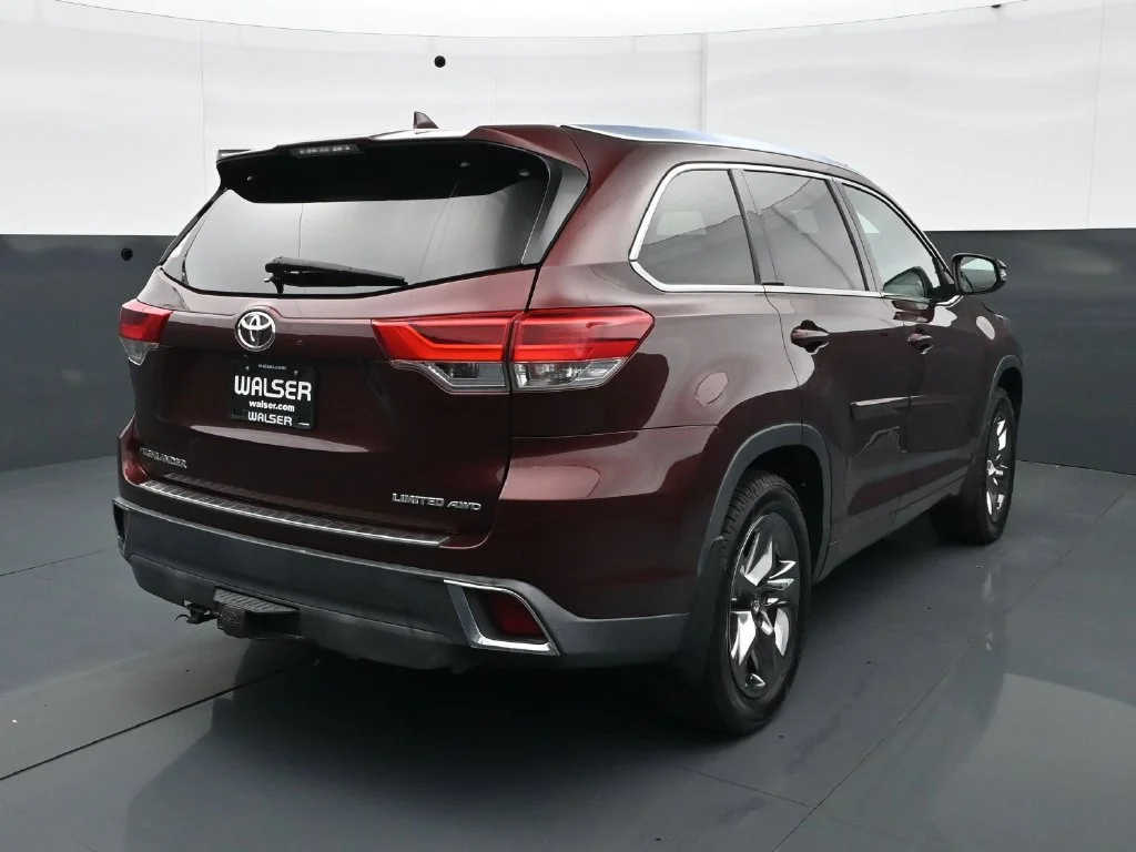 Used 2018 Ooh La La Rouge Mica Toyota Limited Platinum image 7