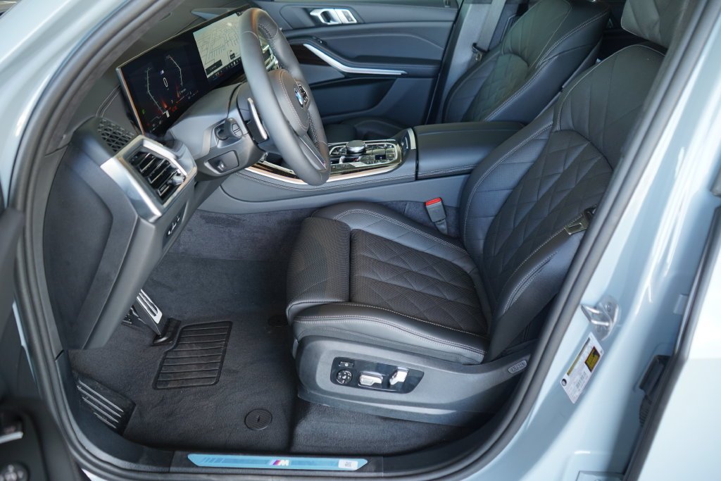 Used 2026 Brooklyn Grey Metallic BMW sDrive40i image 11
