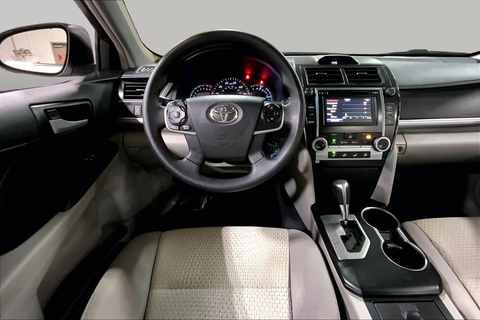 Used 2014 Classic Silver Metallic Toyota LE image 6