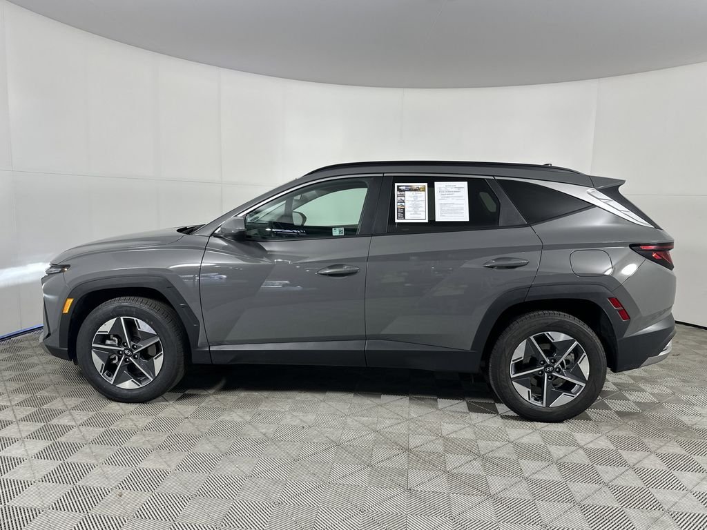 Used 2025 Hampton Gray Hyundai SEL image 5