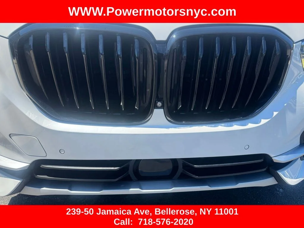 Used 2022 White BMW sDrive40i image 3