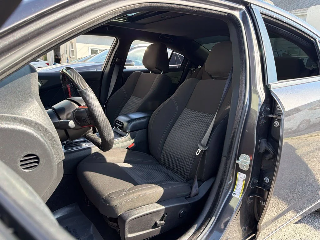 Used 2023 Gray Dodge SXT image 27