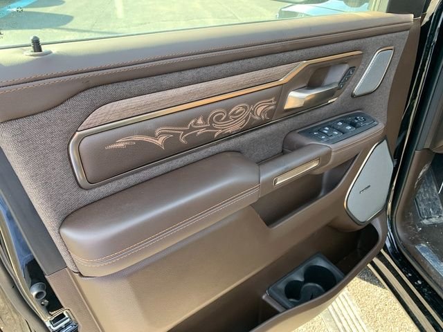 New 2026 Diamond Black Crystal Pearl-Coat Exterior Paint RAM Limited image 15