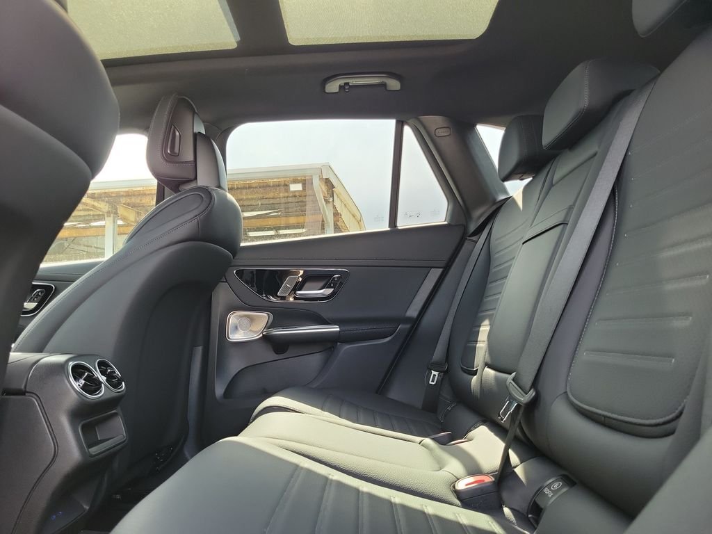 New 2027 Polar White Mercedes-Benz GLC 300 image 10