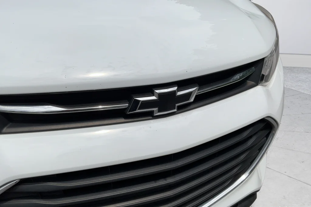 Used 2022 White Chevrolet LT image 30
