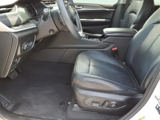 Used 2022 White Jeep Limited image 16