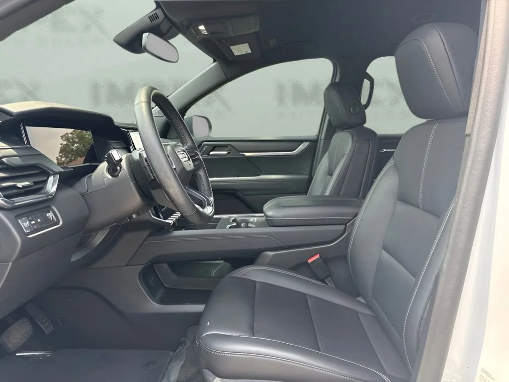 Used 2024 Summit White GMC Elevation image 9
