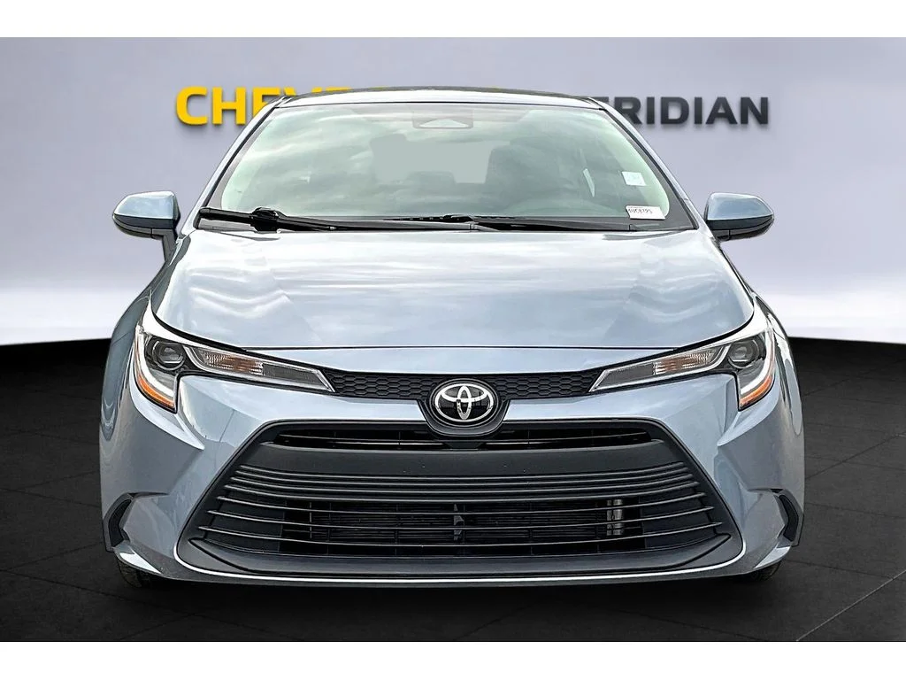 Used 2024  Toyota LE image 3