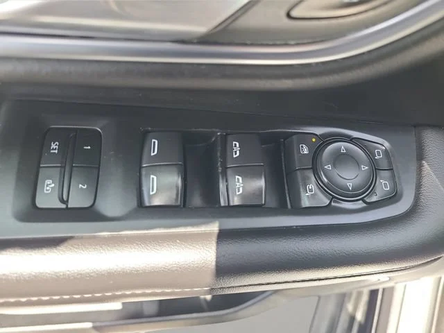 Used 2021 SUMMIT WHITE Chevrolet LT image 21