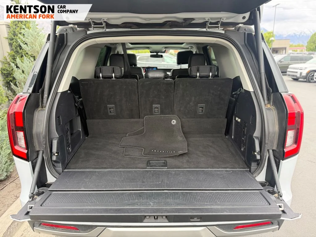 Used 2025 Silver Ford Platinum image 42