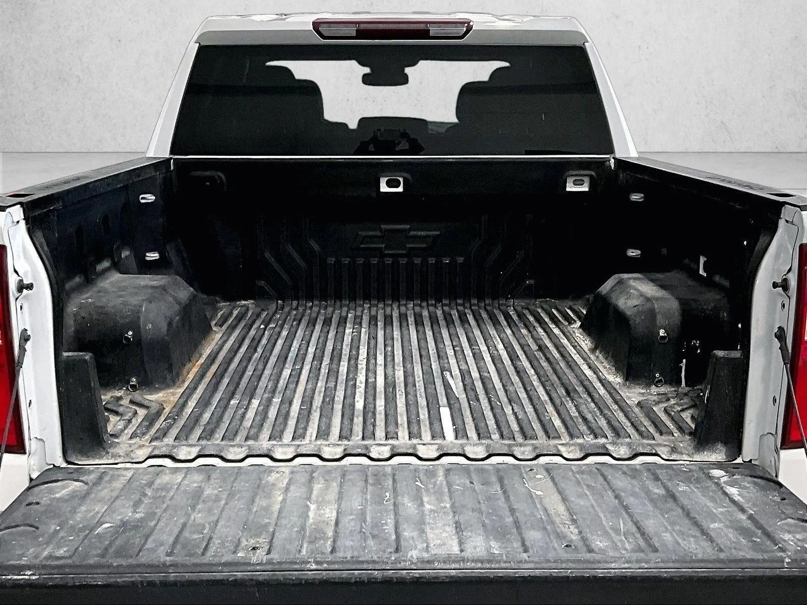 Used 2022 Iridescent Pearl Tricoat Chevrolet LTZ image 30