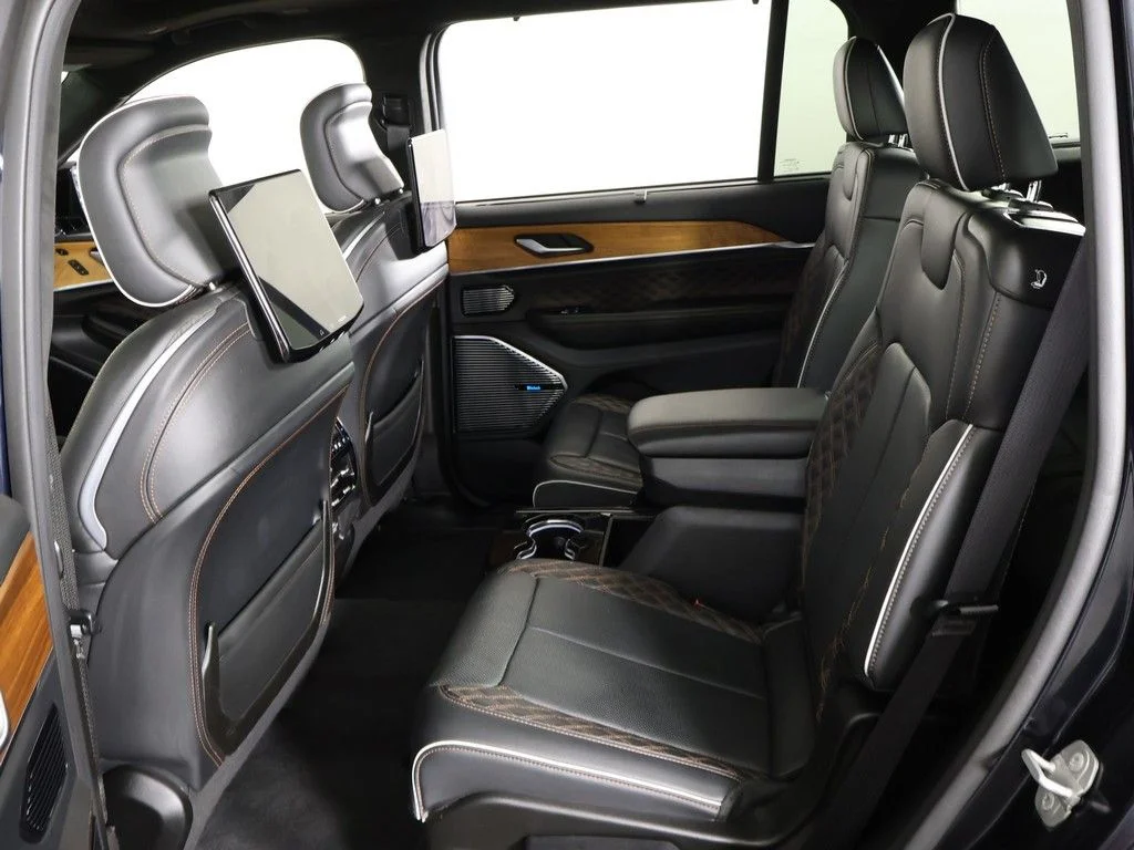 Used 2023 Black Jeep Summit Reserve image 44