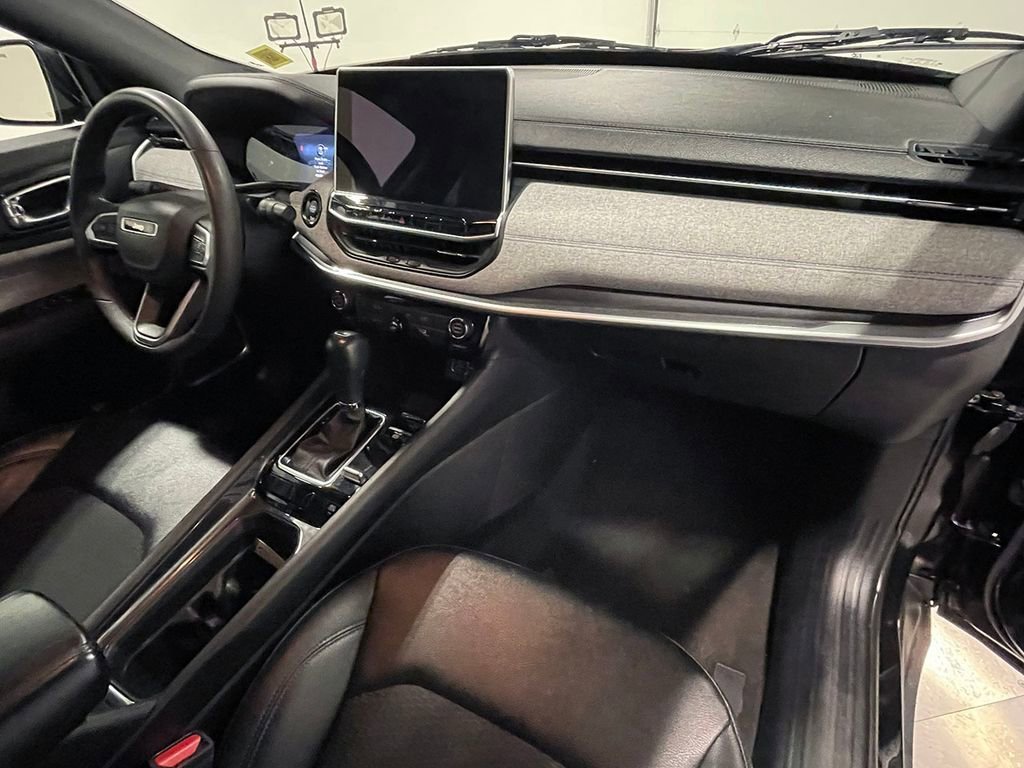Used 2024 Black Jeep Latitude image 27