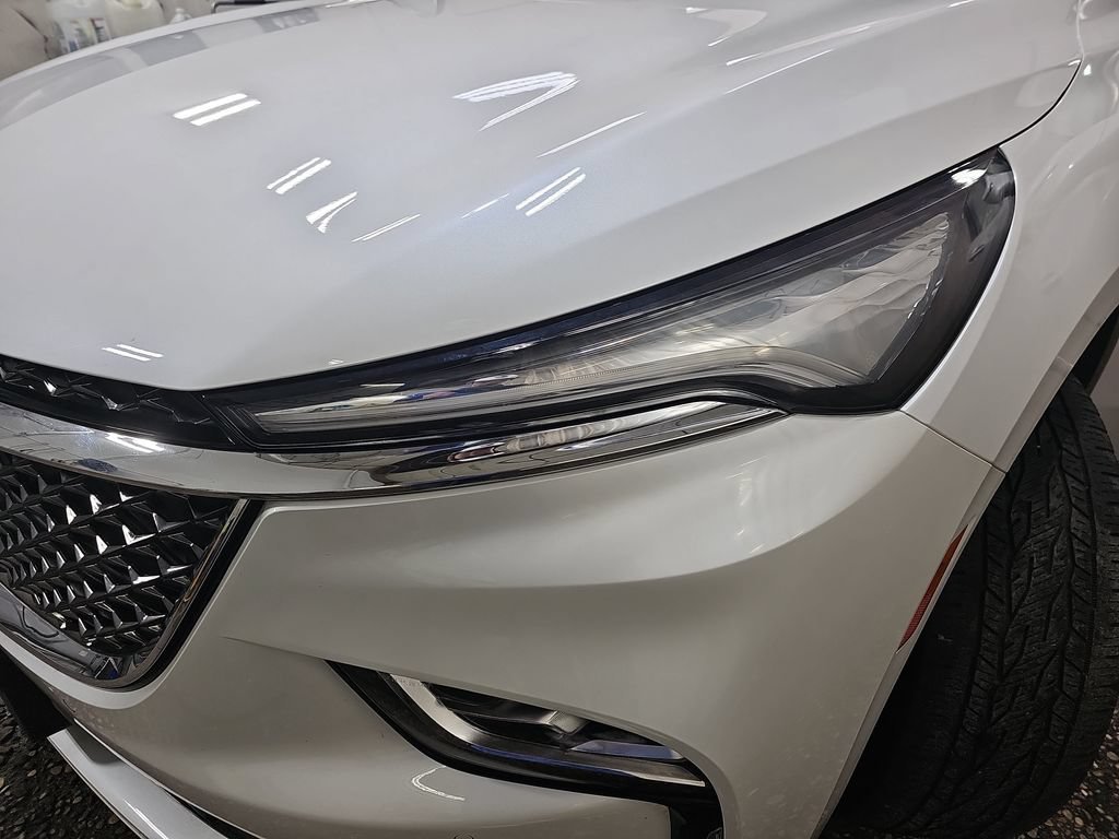 Used 2023 WHITE FROST TRICOAT Buick Avenir image 38