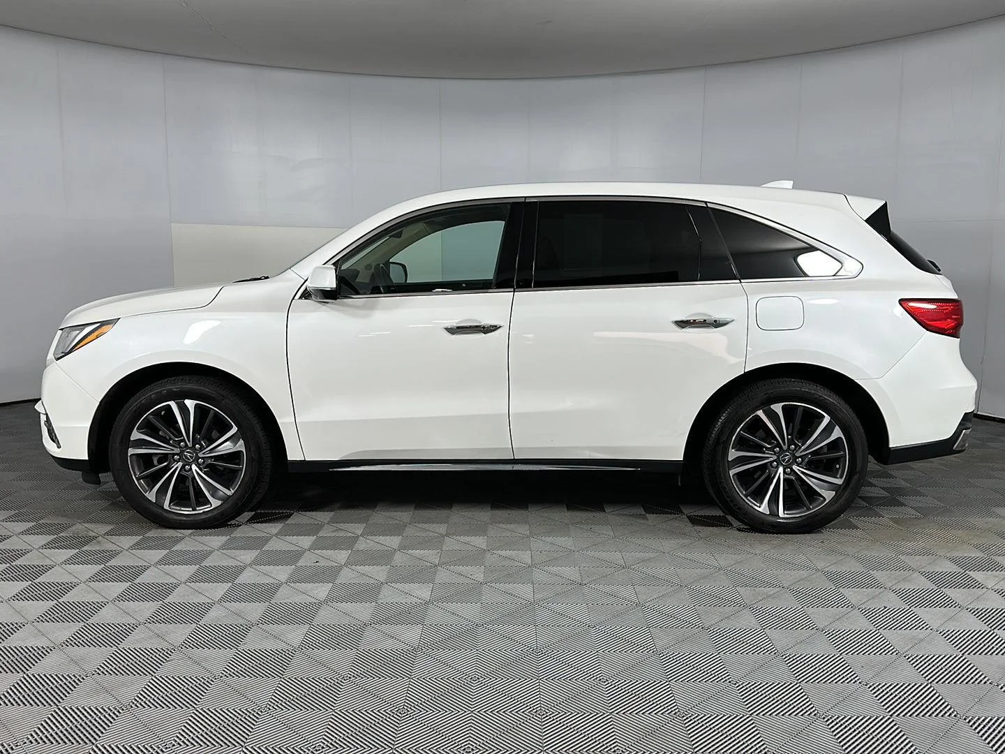 Used 2020 Platinum White Pearl Acura SH-AWD w/Tech image 4