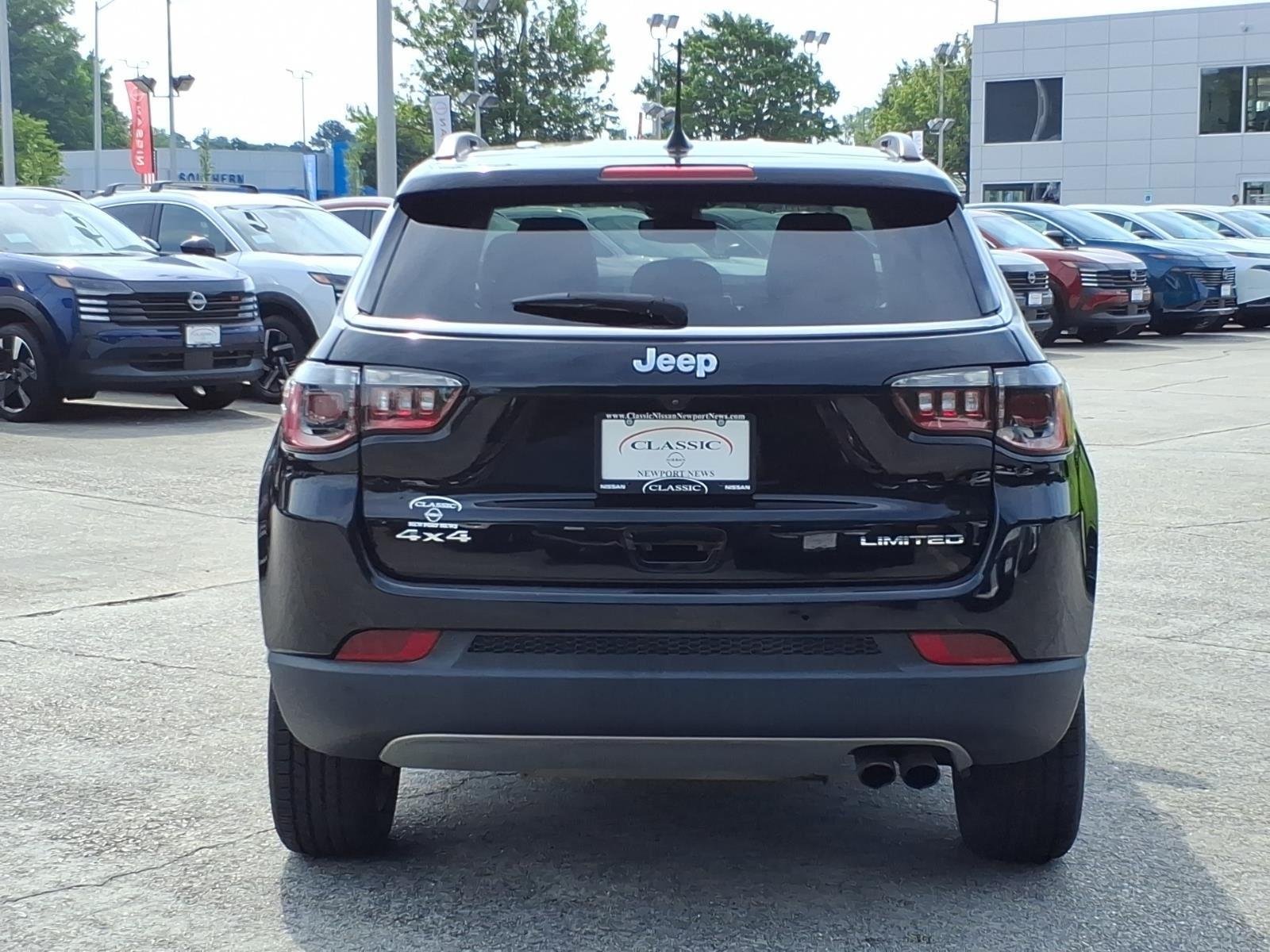 Used 2022 Diamond Black Crystal Pearlcoat Jeep Limited image 8
