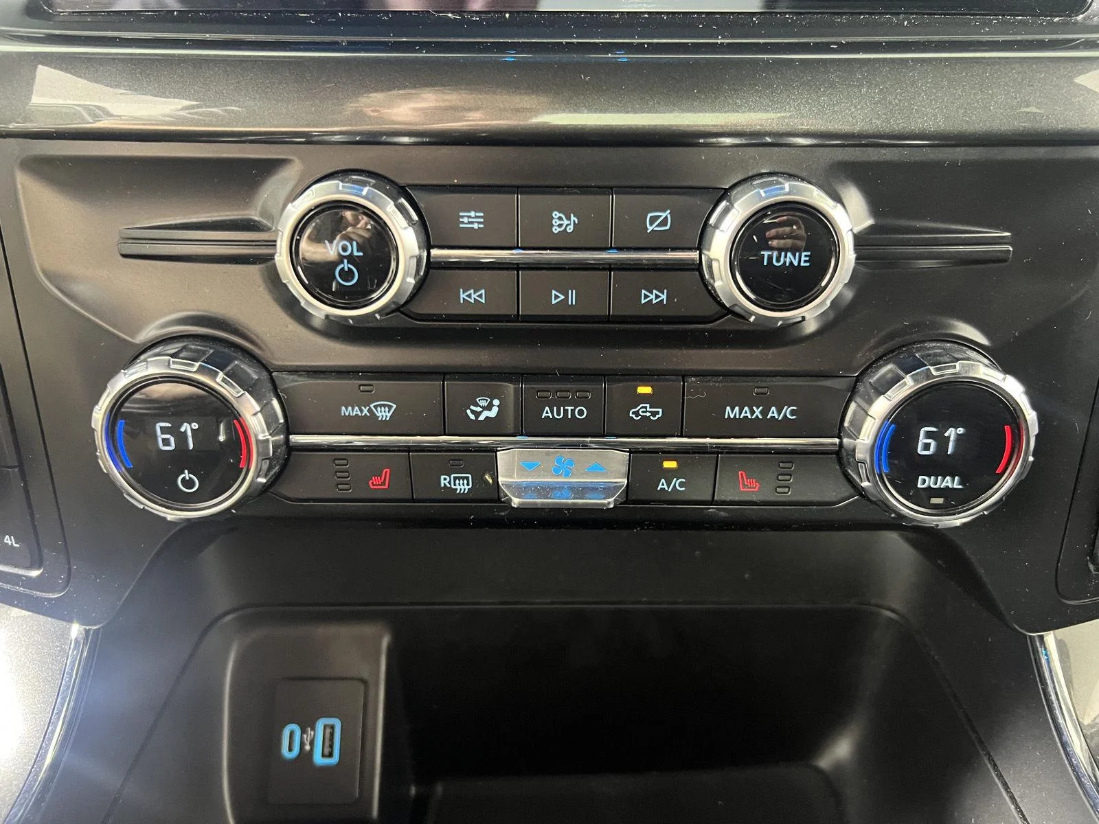 Used 2021 Space White Ford XLT image 18