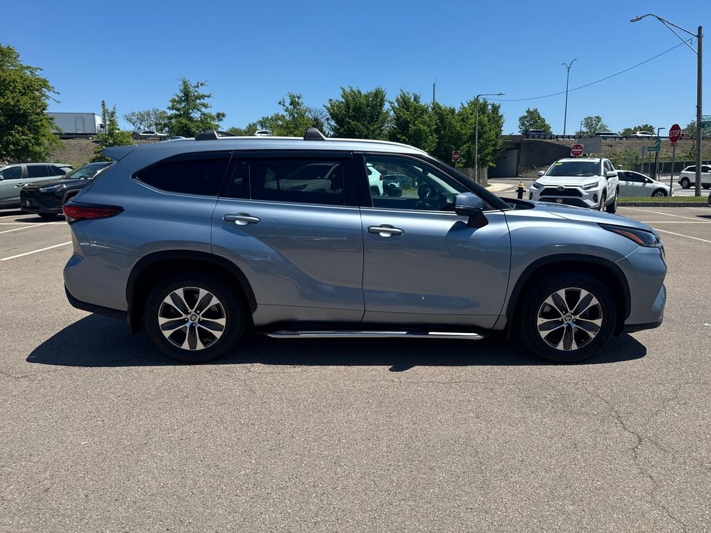 Used 2022 Gray Toyota XLE image 11