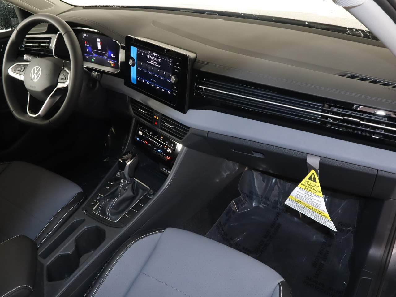 New 2027 Platinum Gray Metallic Volkswagen SE image 13