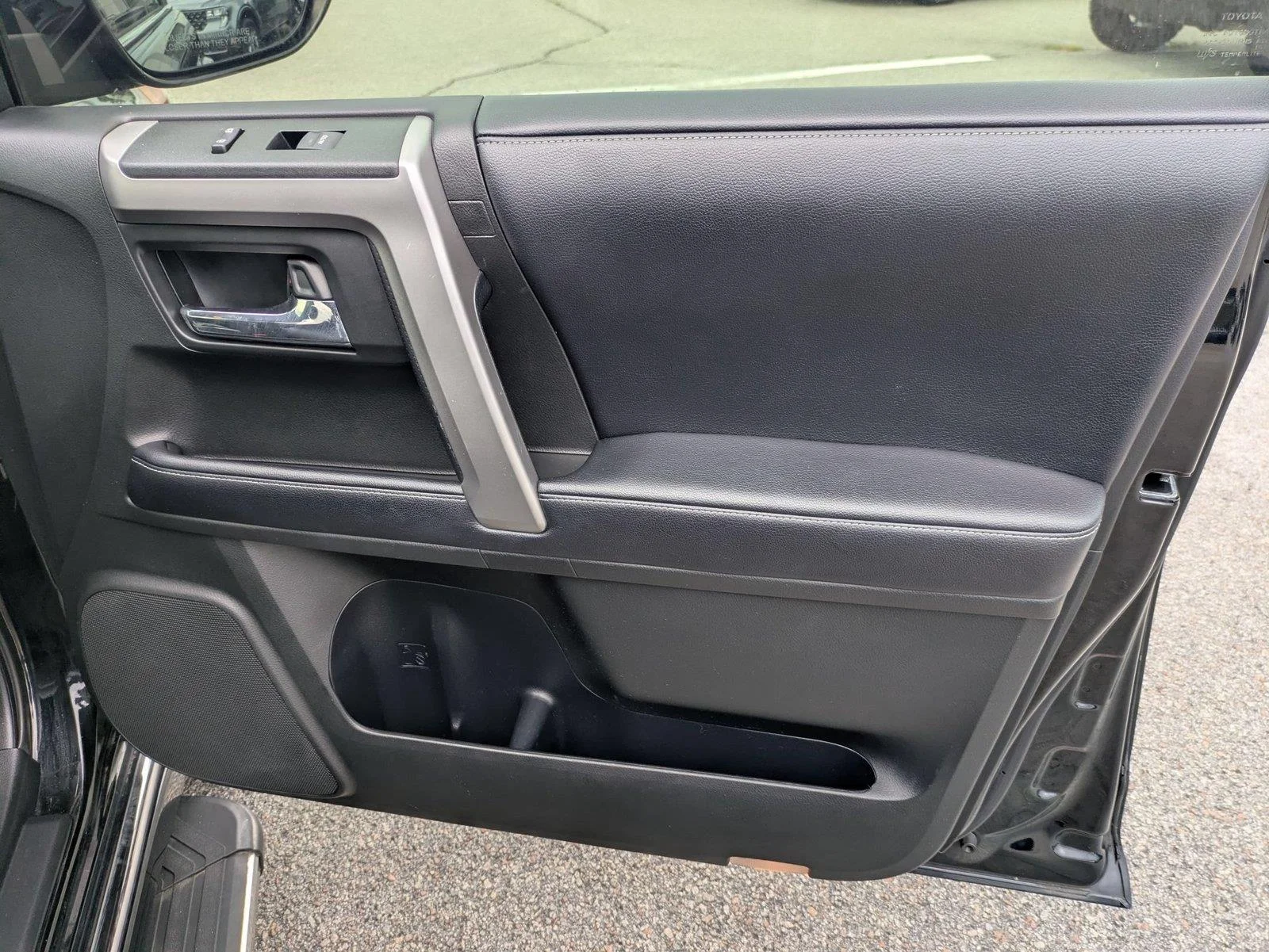 Used 2019 Midnight Black Metallic Toyota Limited image 28