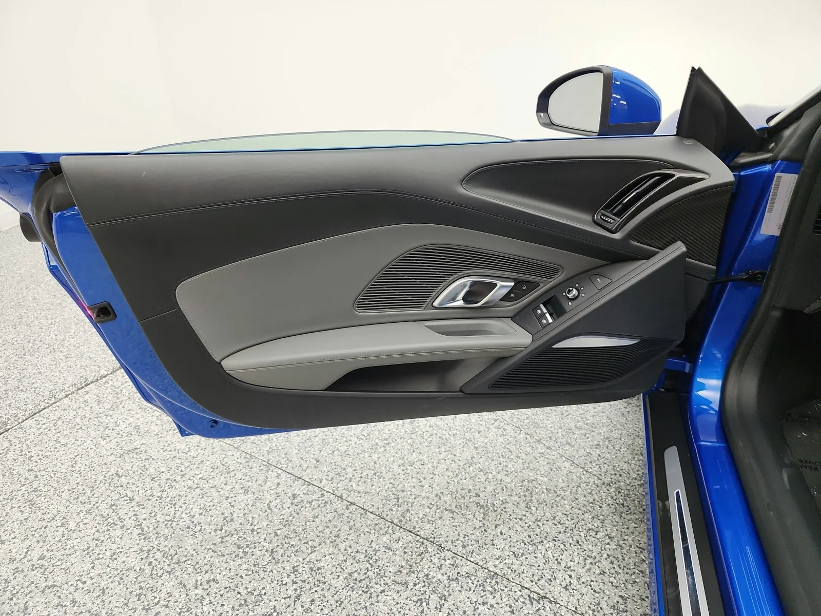 Used 2017 Ara Blue Crystal Effect/Black Roof Audi V10 image 12