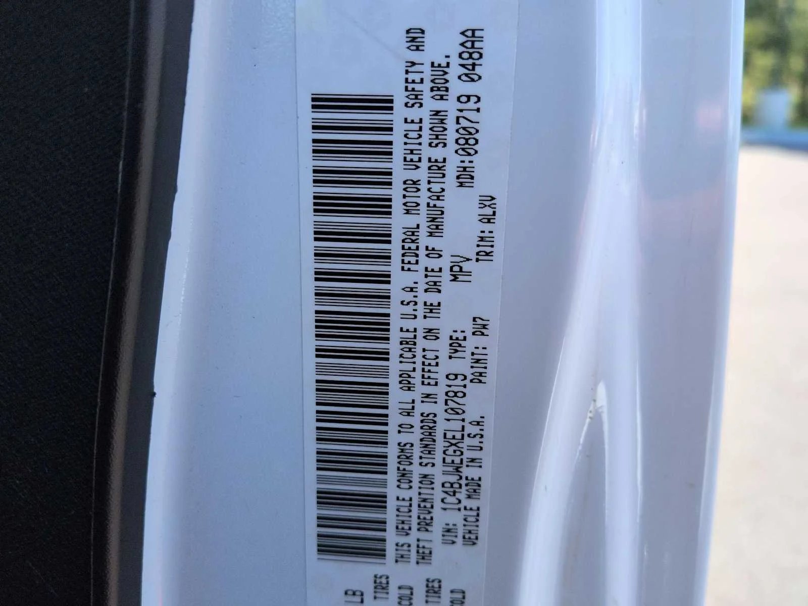 Used 2014 Bright White Clearcoat Jeep Sahara image 33