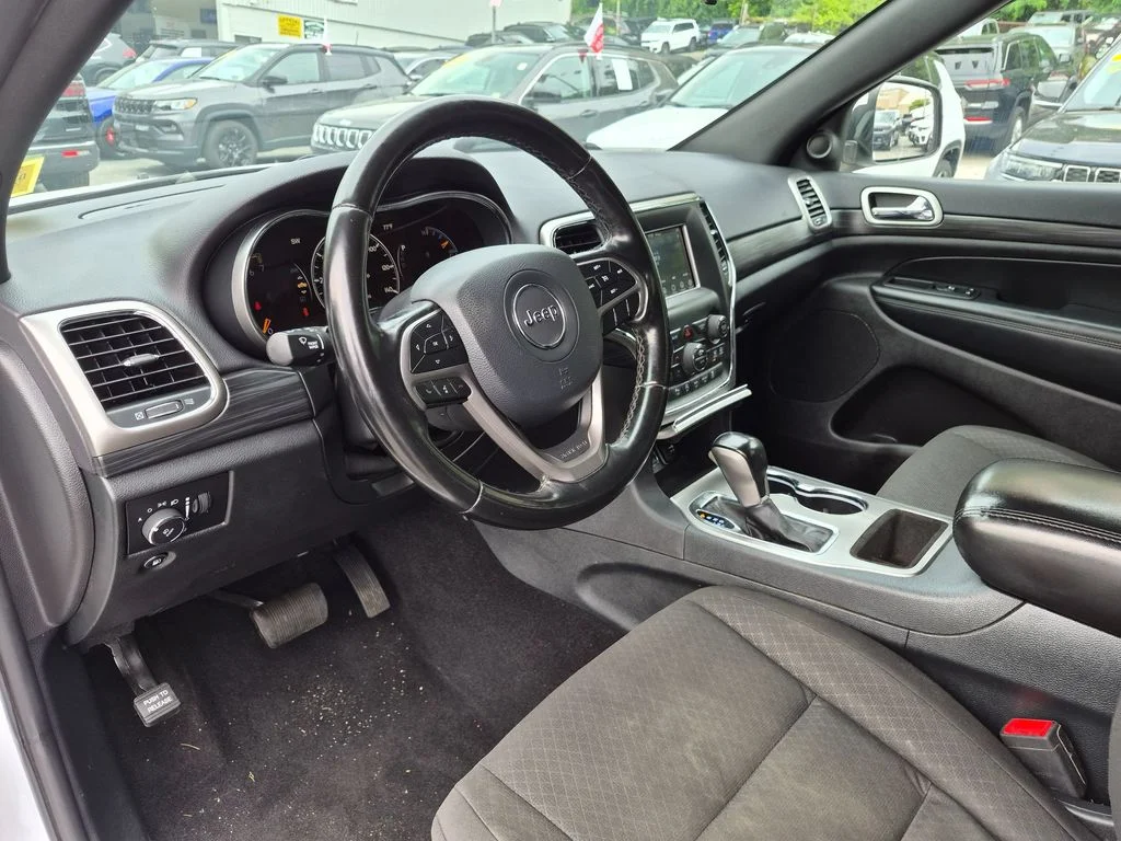 Used 2020 White Jeep Laredo E image 12
