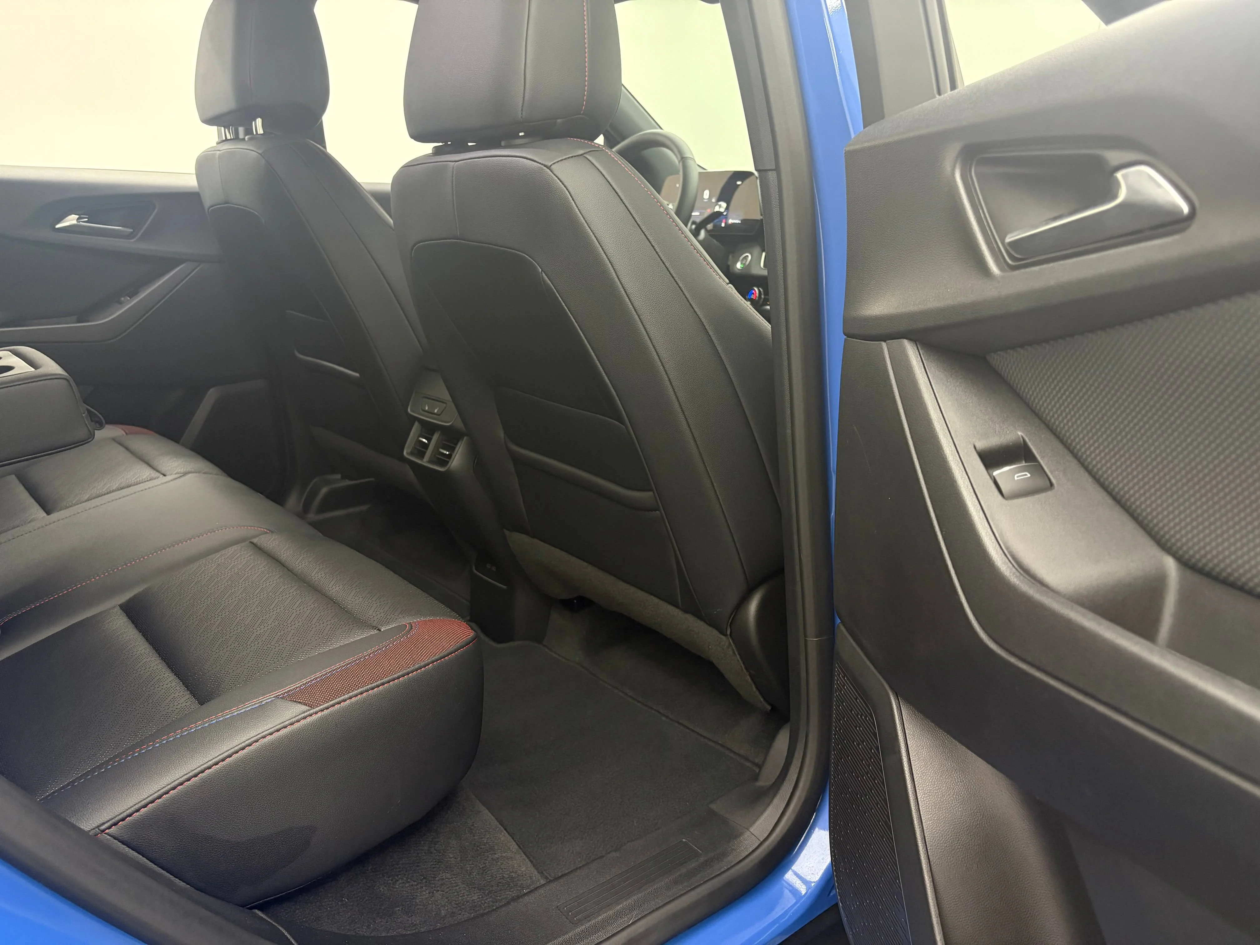 Used 2025 Reef Blue Metallic Chevrolet RS image 31