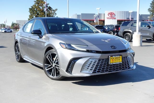 New 2026 Heavy Metal with Midnight Black Metallic roof <sup>1</sup> Toyota  XSE image 2