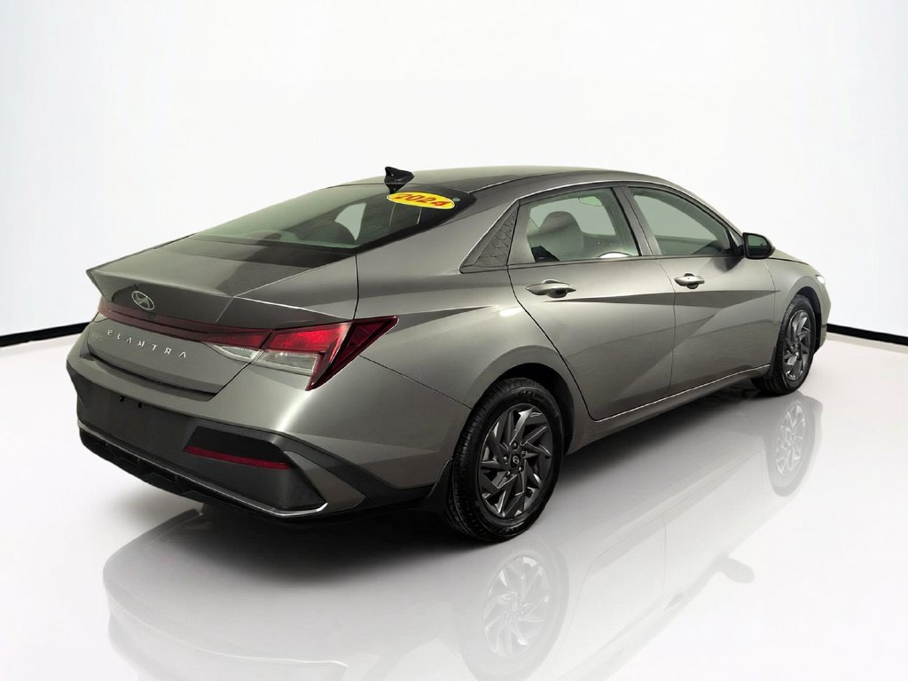 2024 Hyundai Elantra SEL - Photo 6