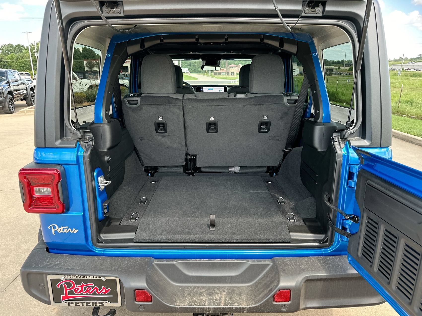 New 2024 Hydro Blue Pearlcoat Jeep Sport S image 22