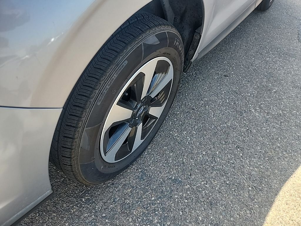 Used 2017 Silver Subaru 2.5i Premium image 7