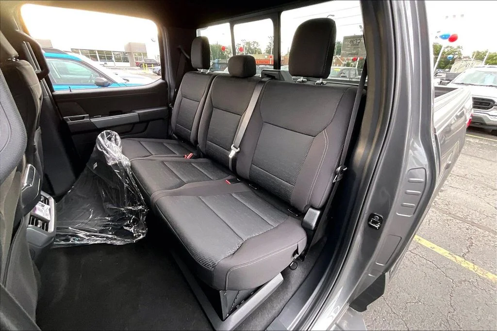 New 2026 Carbonized Gray Metallic Ford XLT image 25