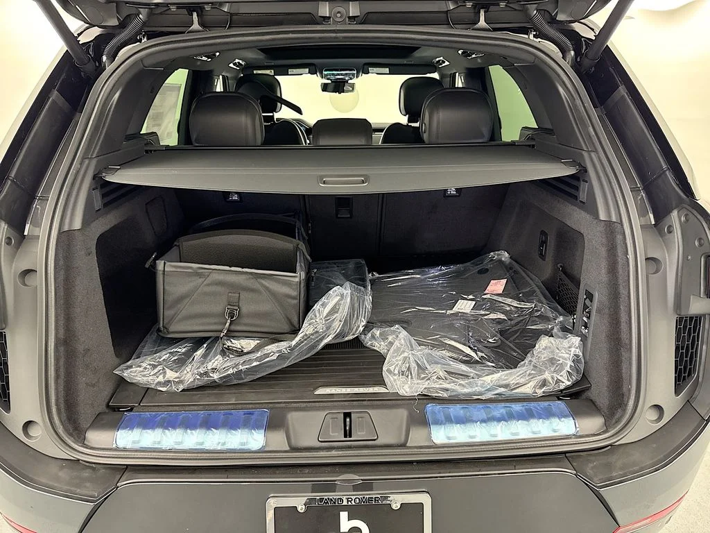 New 2026 Carpathian Grey Land Rover Dynamic SE image 28