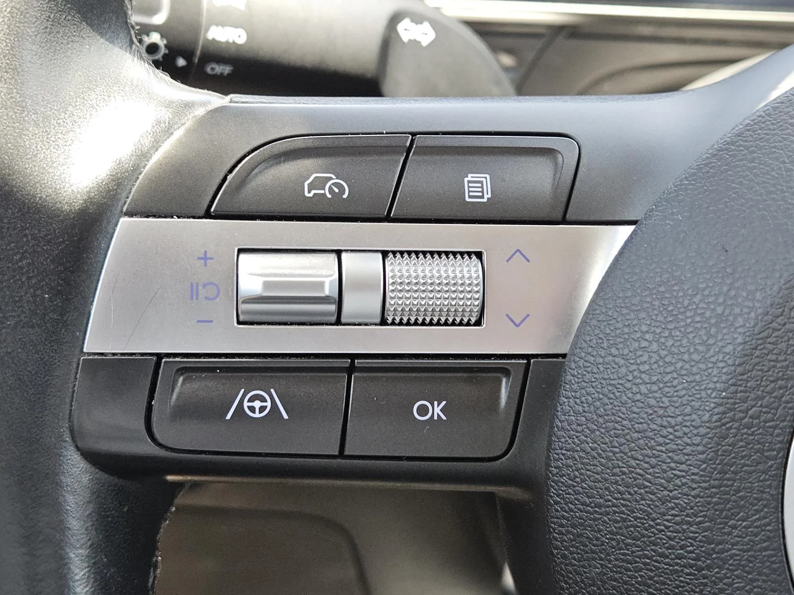 Used 2024 Neoteric Yellow Hyundai SEL FWD image 16