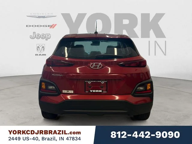 Used 2021 Red Hyundai SE image 4