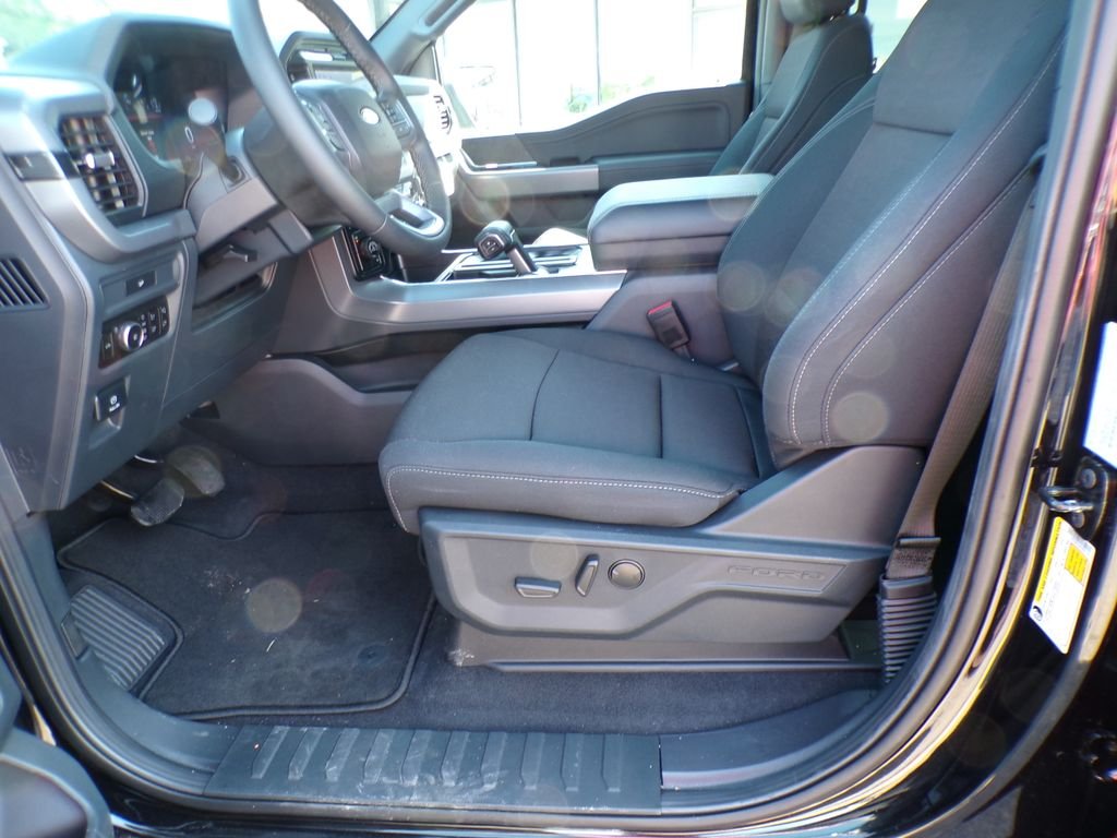 New 2026 Agate Black Metallic Ford XLT image 13