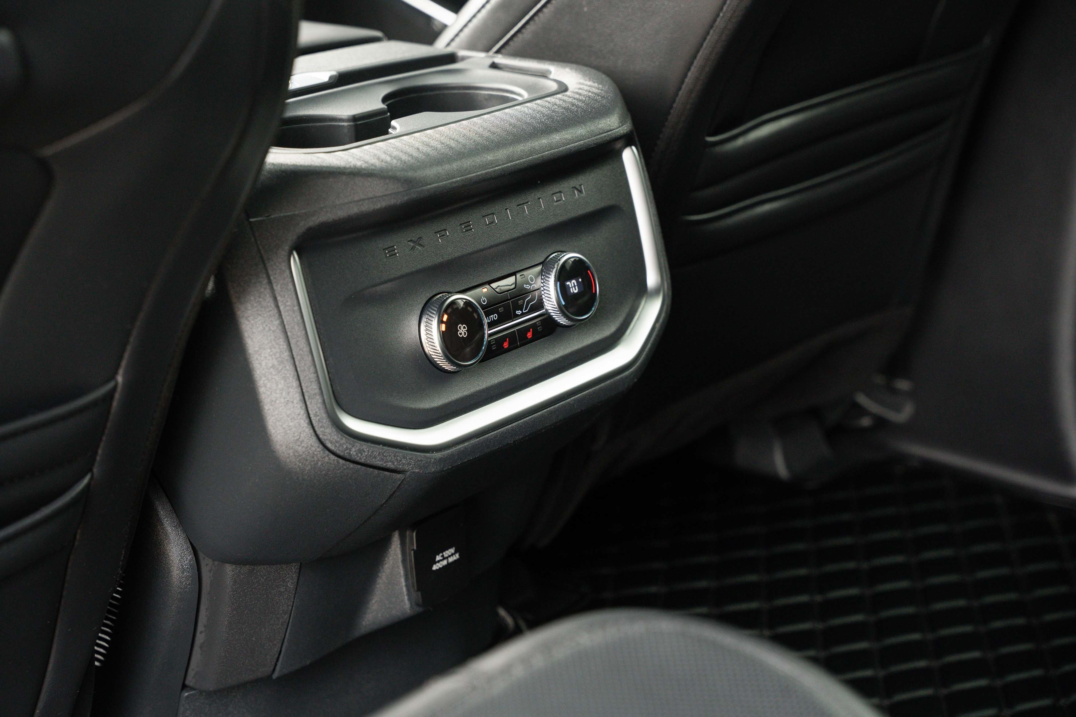 Used 2025 Agate Black Metallic Ford Platinum image 26