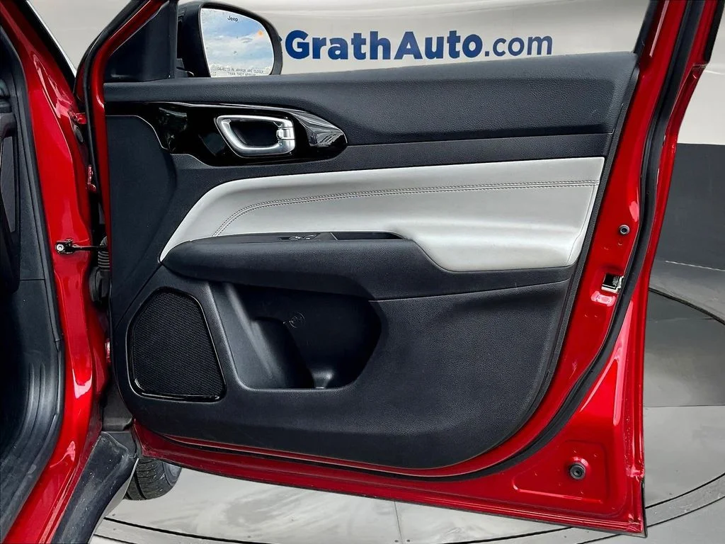 2025 Jeep Compass Limited - Photo 30