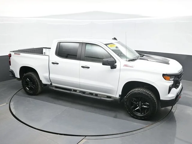 Used 2025 White Chevrolet Custom Trail Boss image 15