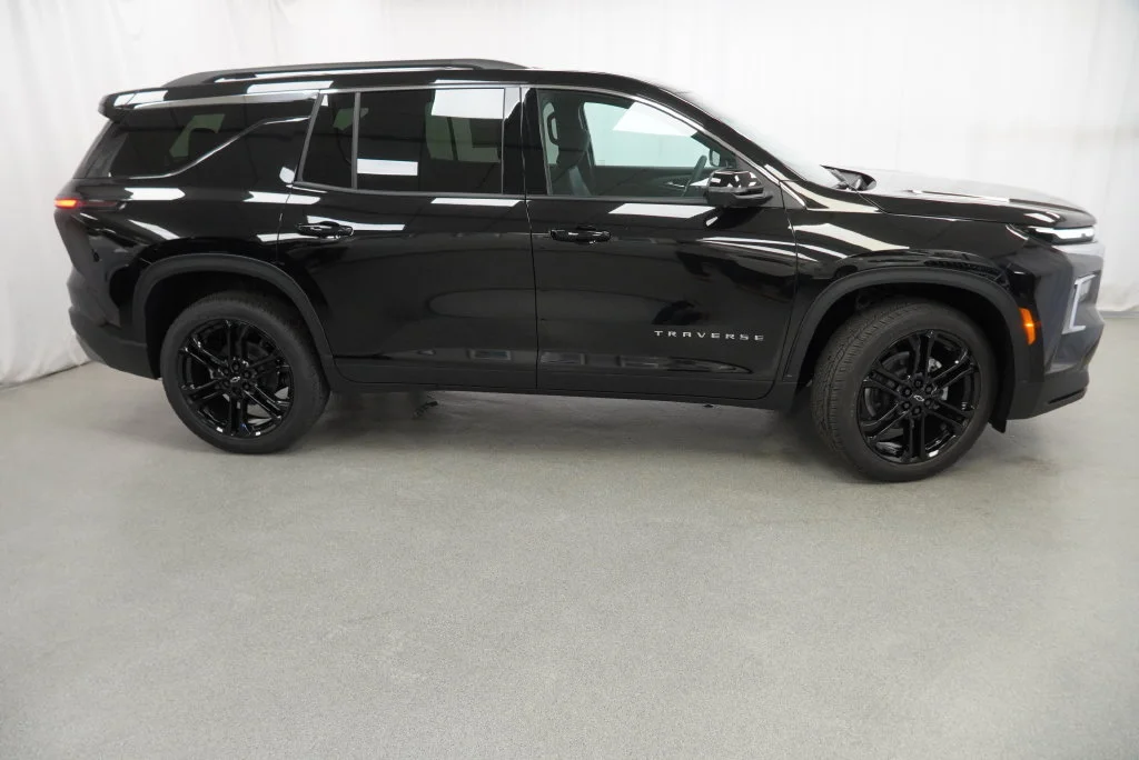New 2027 Mosaic Black Metallic Chevrolet LT image 13