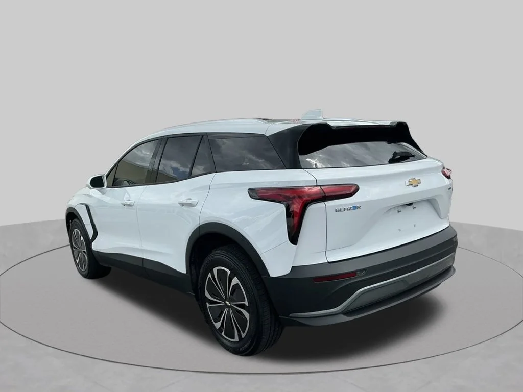 Used 2024 White Chevrolet LT image 8