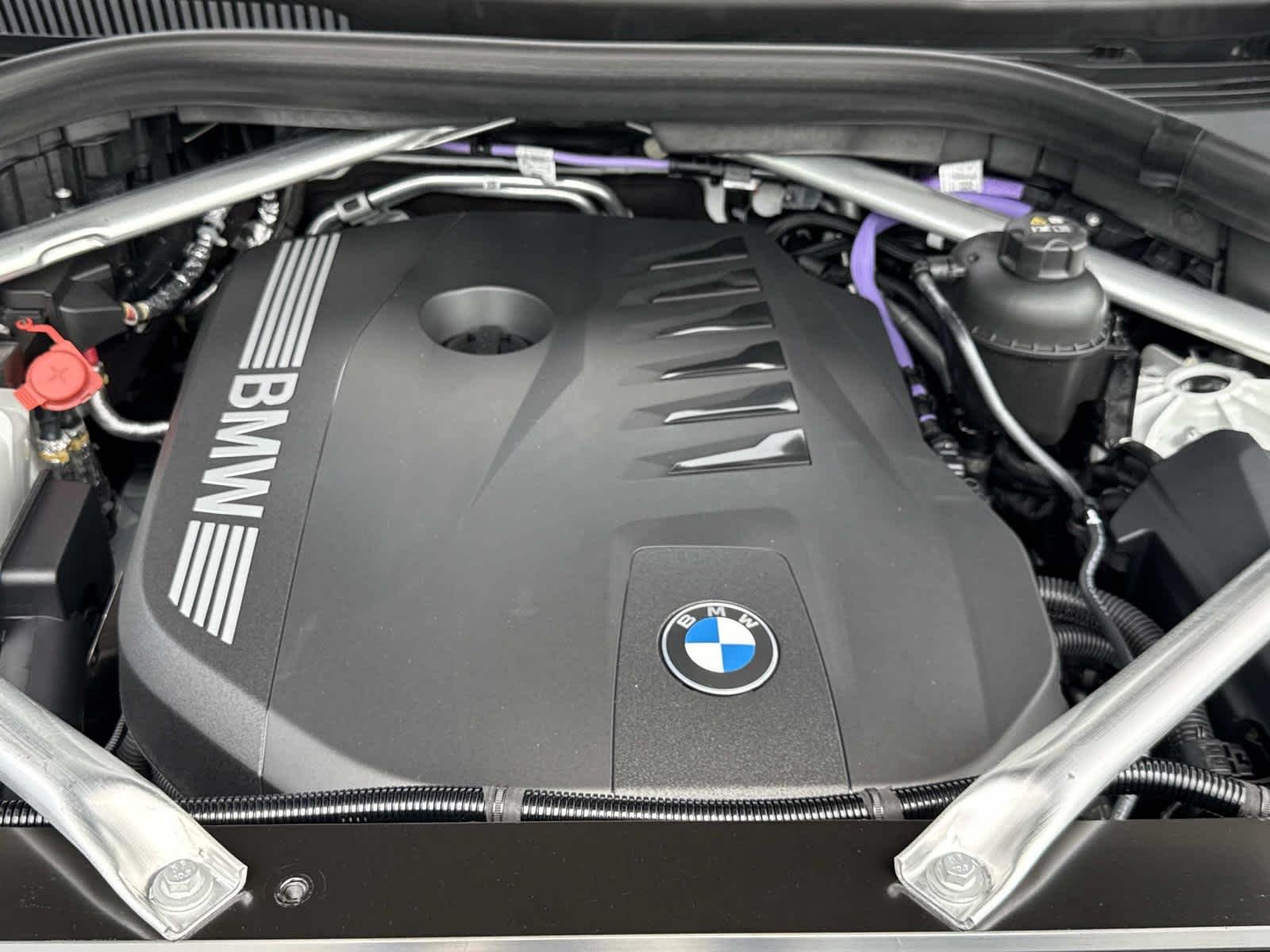 New 2026 Mineral White Metallic BMW xDrive40i image 13